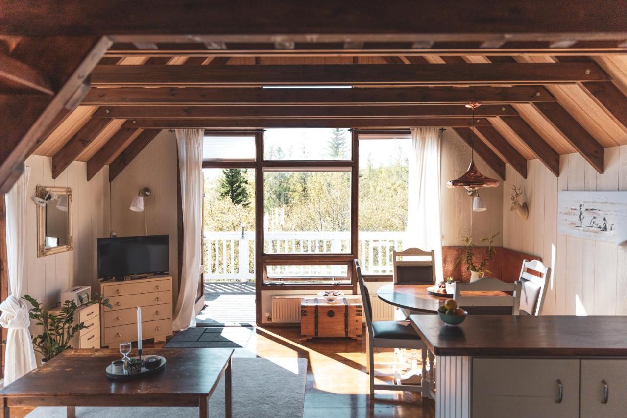 Björk - A cozy hilltop cottage - Great location! Blaskogabyggd Kültér fotó